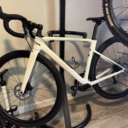 2025 Roubaix SL8 Sport (52cm)