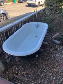 Cast Iron Clawfoot Bathtub Black and White