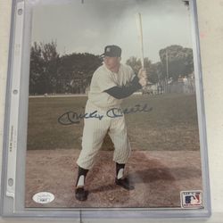  New York Yankees Mickey Mantle  Signed / Autographed JSA Certified Photo