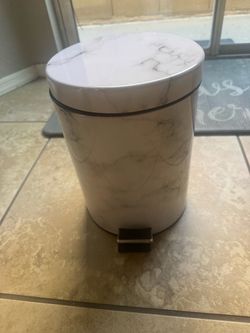 White marble print trash can with black veining #marble #waste  mDesign 5 Liter Round Small Step Trash  ICan Wastebasket,removable liner bucket,hand-f