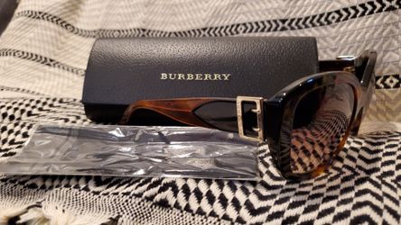 Burberry woman's sunglasses