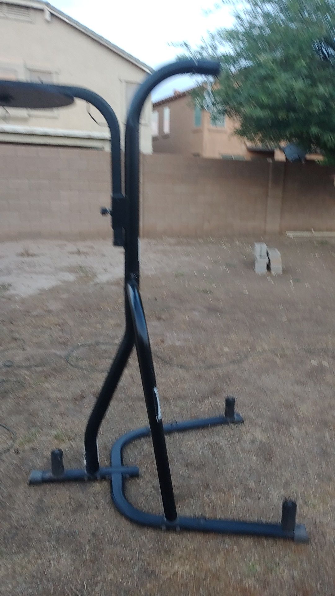 Everlast punching bag and speed bag stand. In very good condition. Only used several times.