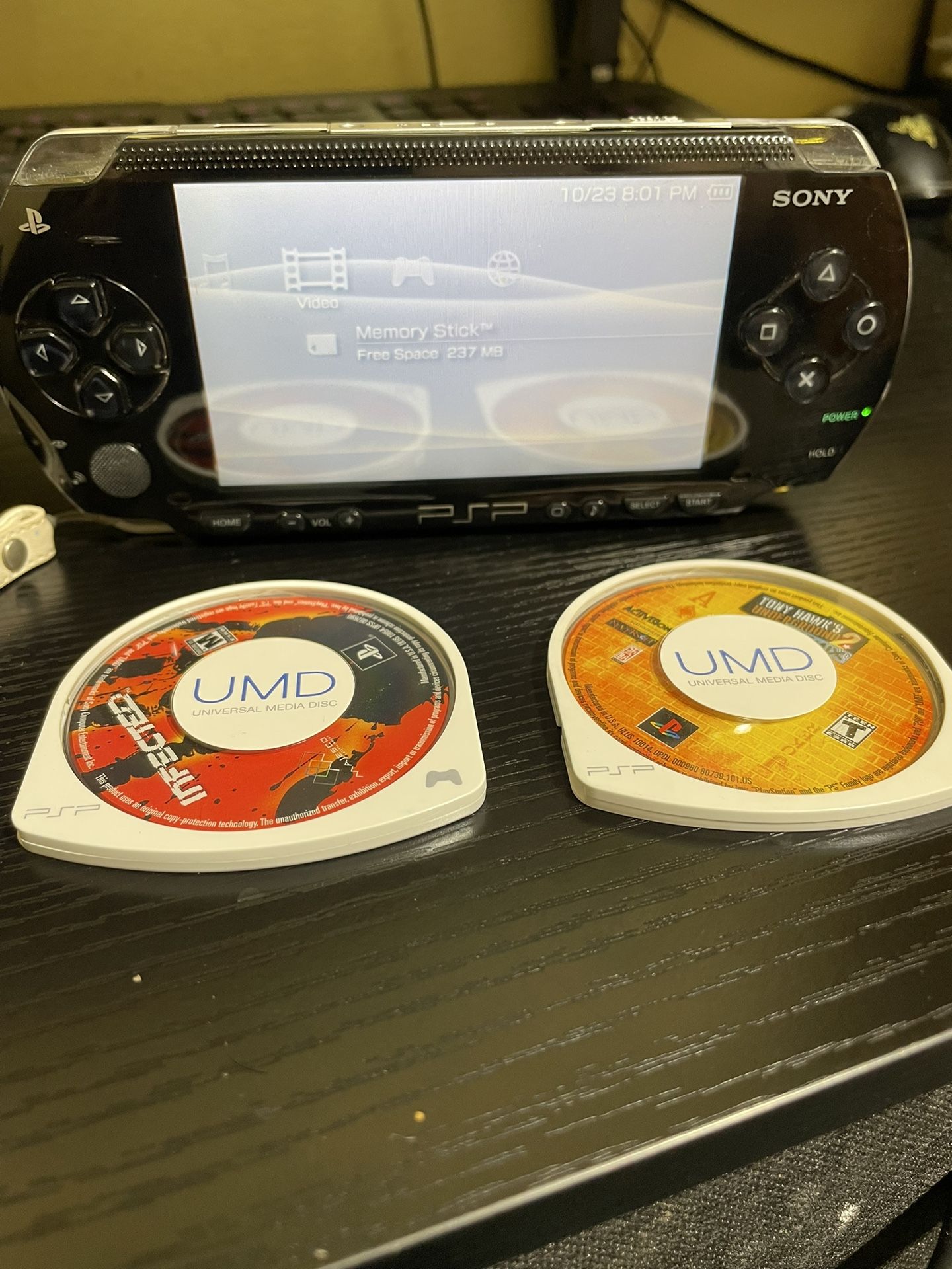 Sony PlayStation Portable PSP-1001 -black w/ Charger - 2 games TESTED