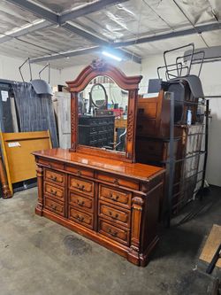 Dresser