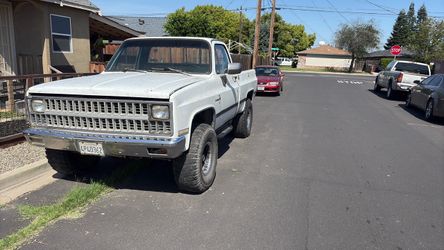 Chevy Square Body 4x4 Pickup Truck