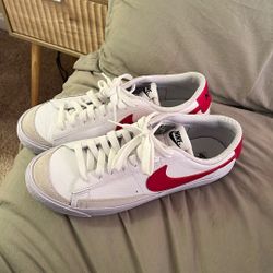 NIKE BLAZER Low 77 Size: Men’s 7, Women’s 8.5, Youth 7Y