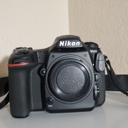 Nikon D500- Mint Under 10k Shutter Count