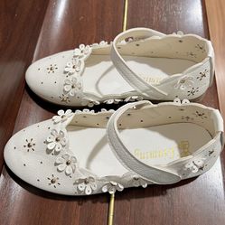 Girls Size 3 White Flower Dress Shoes