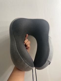 Travel neck pillow