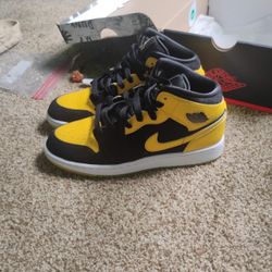 Air Jordan 1 Mid SE