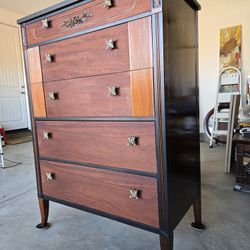 Vintage Art Deco Chest Of Drawers/Dresser
