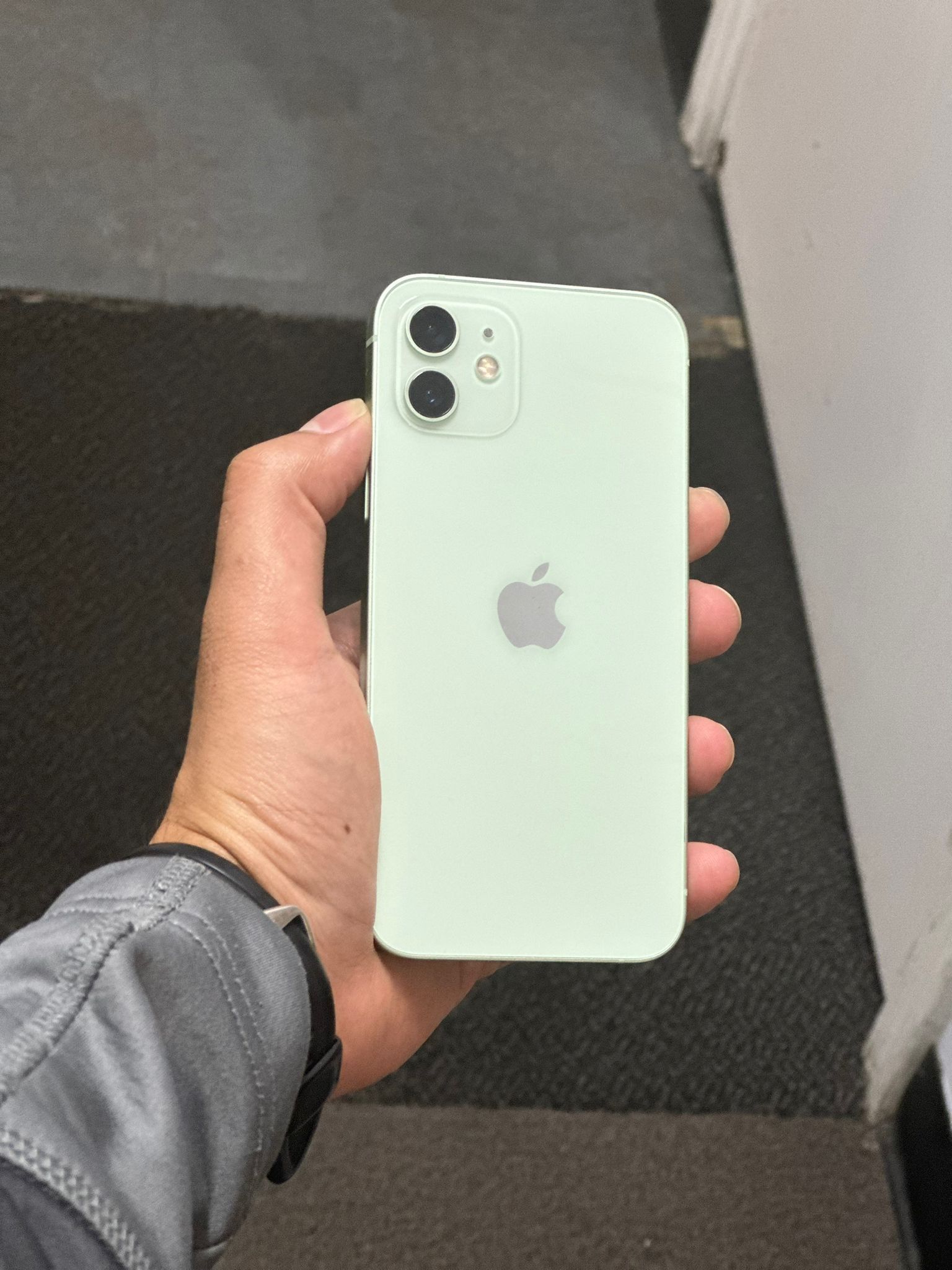 METRO By T-Mobile AND CRICKET CUSTOMERS GET  IPHONE 11 49.99 WHEN YOU SWITCH :-)