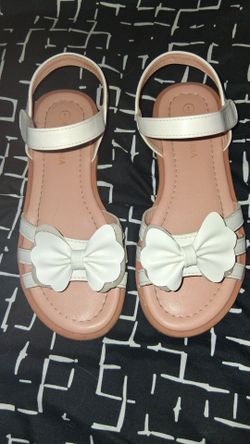 Girls White Bow Sandals (size 1)
