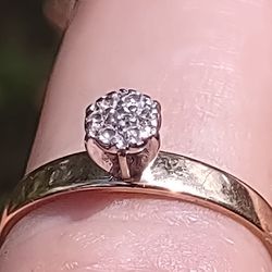 14k Solid Gold 7 Diamonds Cluster Promise Ring Size 8+