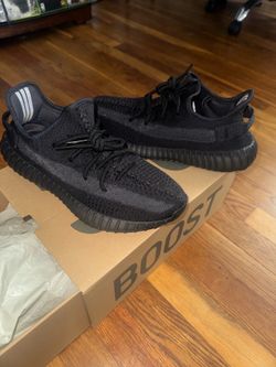 Yeezy 350 v2 onyx size 9.5