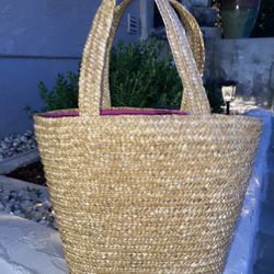Spring Break Straw Tote Bag New with bright pink lining 