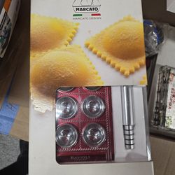 Marcato 8343rd Atlas Ravioli Tablet Pasta Maker Made in Italy Red Makes 10
