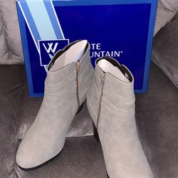 White Mountain Taupe Sueded Smooth Ladies Boots Size 9 NIB