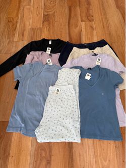 8 New GAP Women’s Clothing size Large