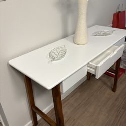 Entrance Table 