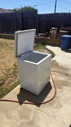 Frigidaire Deep Freezer 5 cu ft