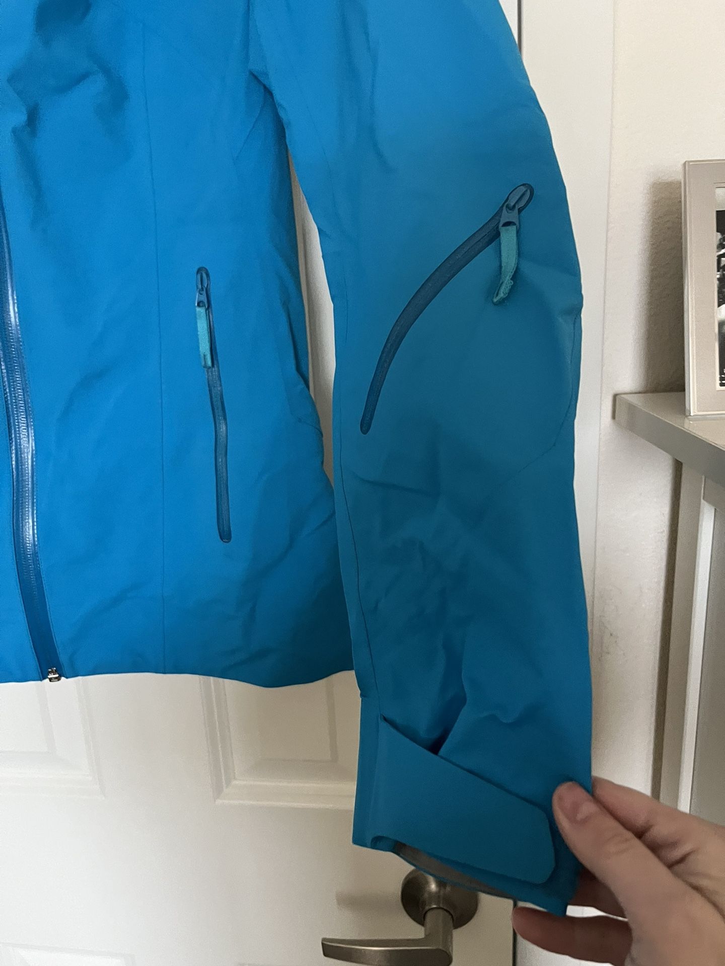 Arc'teryx Astryl Shell Jacket LIKE NEW (women's xs) for Sale in Seattle