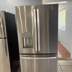 Refrigerator New Out Of Box With Warranty 