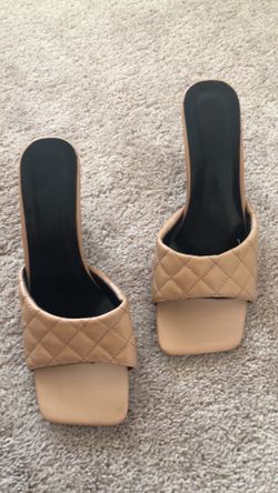 Tan heel shoe