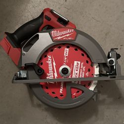 Milwaukee FUEL M18 7-1/4” Circular Saw