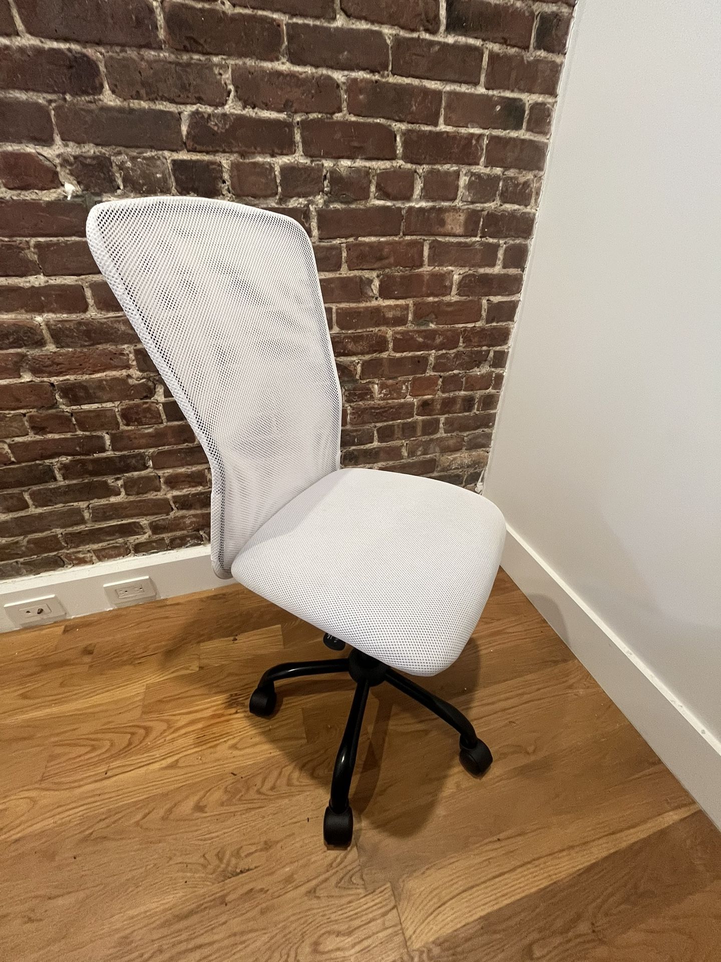 πͺ White Adjustable Rolling Desk Chair β Great Condition! πͺ