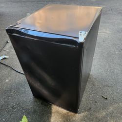 Mini Fridge With Freezer Area