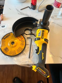 FLEXVOLT 60V Cordless 7 in. Angle Grinder (Tool-Only)