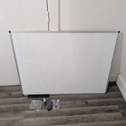 Whiteboard 4'x3' /w Accessories & Wall Mounting Hardware