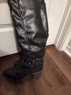 Women's Black Boots Size 8M