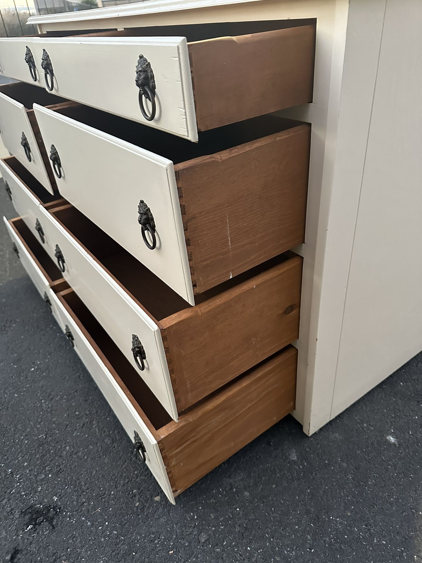 8 Drawer Dresser/ Tocador De 8 Cajones