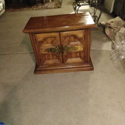 $20 cash sturdy 2 shelves ,localpick up fcfs