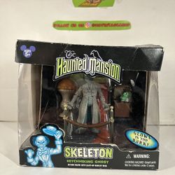 Disney Theme Park Haunted Mansion Skeleton Hitchhiking Ghost Action Figure Set