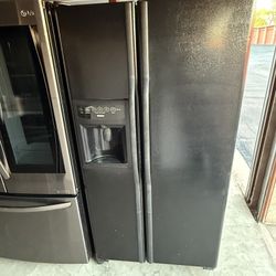 Black Kenmore Refrigerator And Freezer