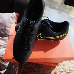 NEW IN BOX DON'T PAY FULL PRICE PAY ONLY $ 25.00