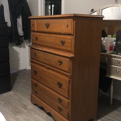 Dresser 5 Drawer 40$$