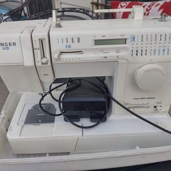 Singer LCD Sewing Machine 