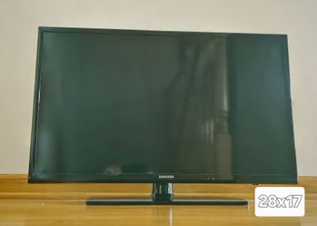 Samsung 28x17 inch TV