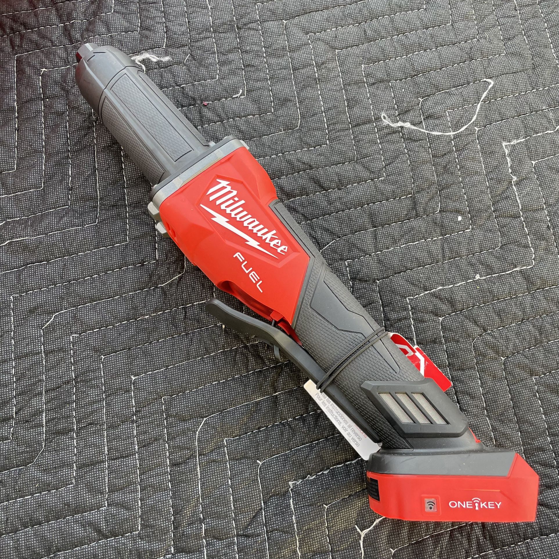 Milwaukee M18 https://.com/redirect/?o=RC5pZQ== Grinder Variable Speed