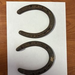 Vintage Horseshoes 5-1/2” (has rust) 