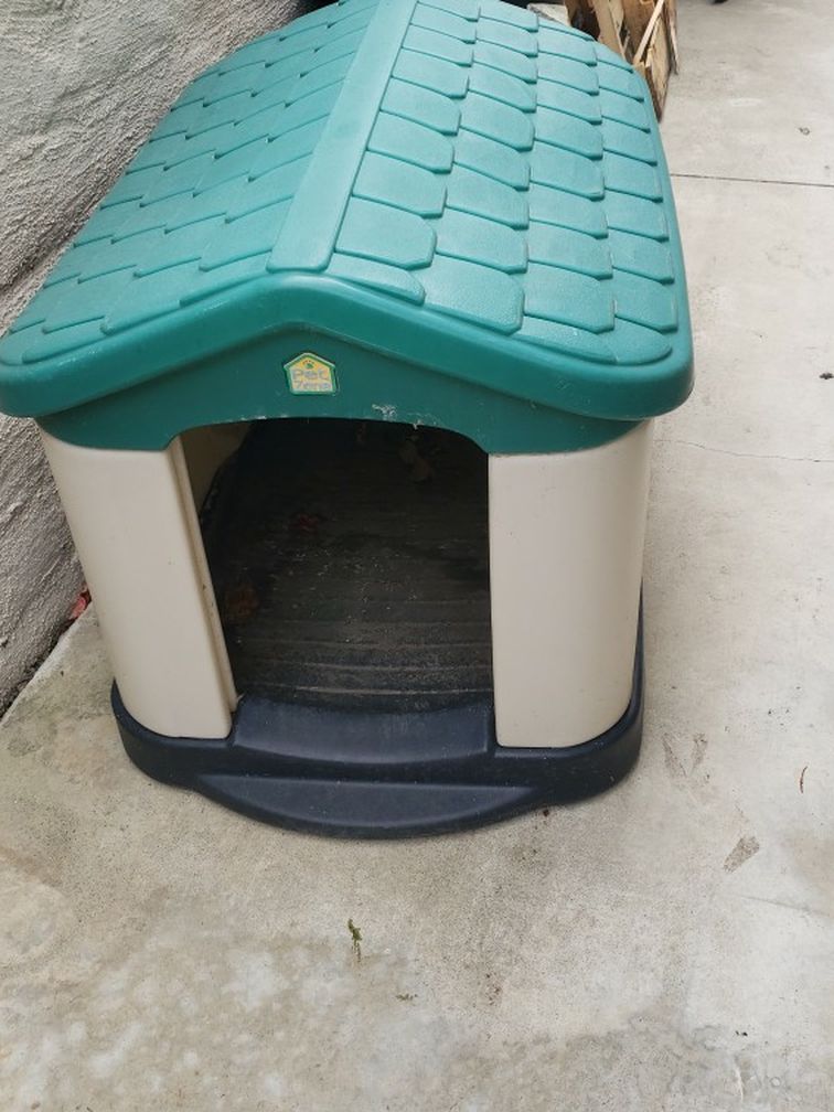 Dog House 43x31x29