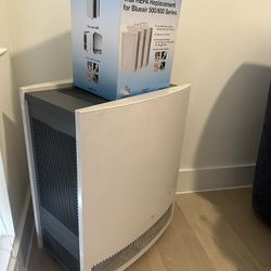 Blu Air Purifier W/ Extra Filters 