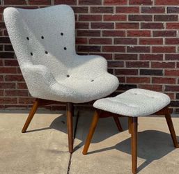 LOUNGE CHAIR AND OTTOMAN