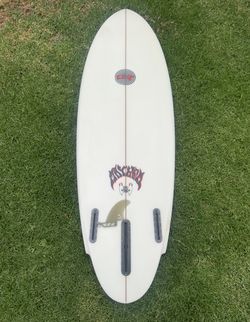 Lost Evil Twin Surfboard – 5’6” x 19.5” x 2.35” – 28.8L – Futures Twin + Trailer