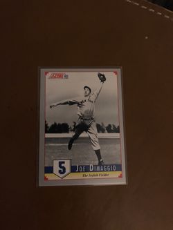 1992 issued Joe DiMaggio #5 The stylish fielder