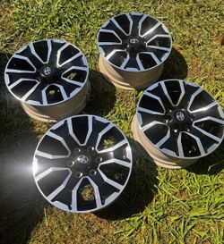 2022 Toyota Tacoma 17" Sport OEM 6lug Rims (4)